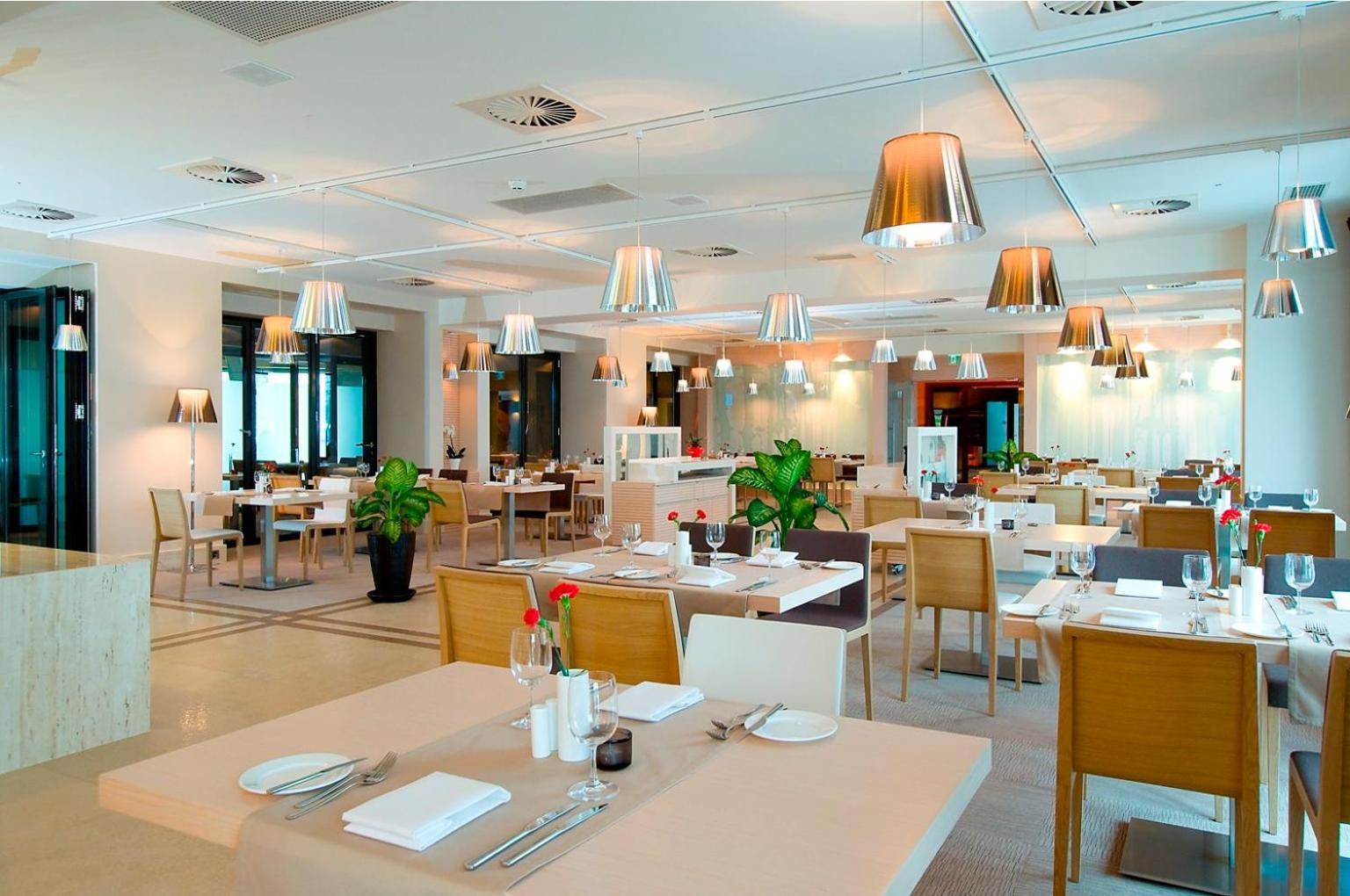 River Style Hotel & Spa Reda Restoran gambar